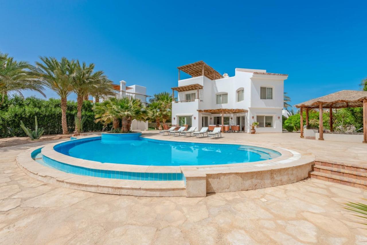 Beautiful 4 Bedroom White Villa With Heated Pool Hurghada Exterior foto